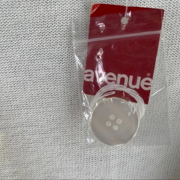 Avenue Short Sleeve 3-Button Sweater Top NEW - Picture 6 of 9